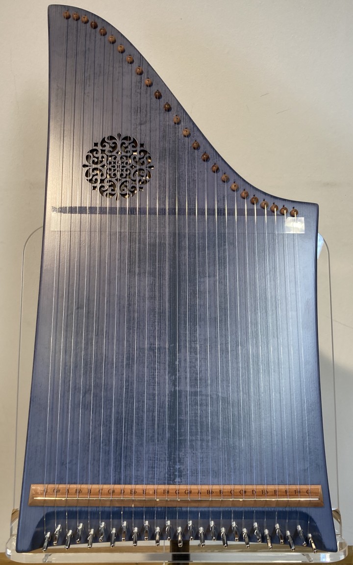 Veeh Harfe Linea mit Rosette und Fuß 