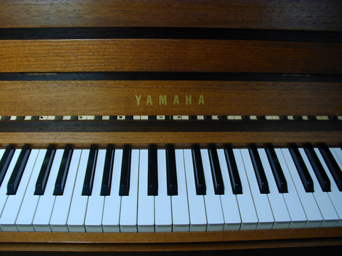 Klavier gebraucht YAMAHA M1J Nußbaum