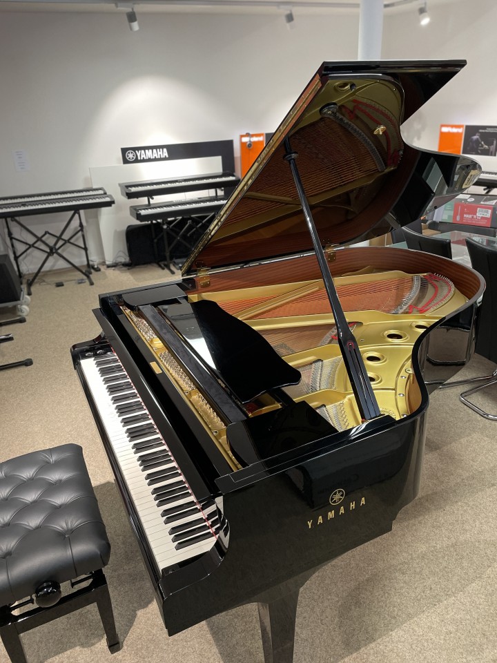 Yamaha Flügel C3 gebraucht Modell 186cm Midi Grand Flügel 