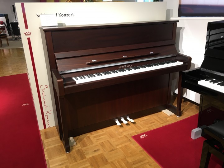 Schimmel  C 116 Tradition Nußbaum Chrom 