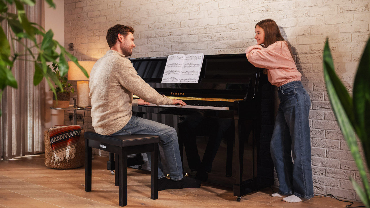 zoom Yamaha B20 schwarz poliert - Lifestyle