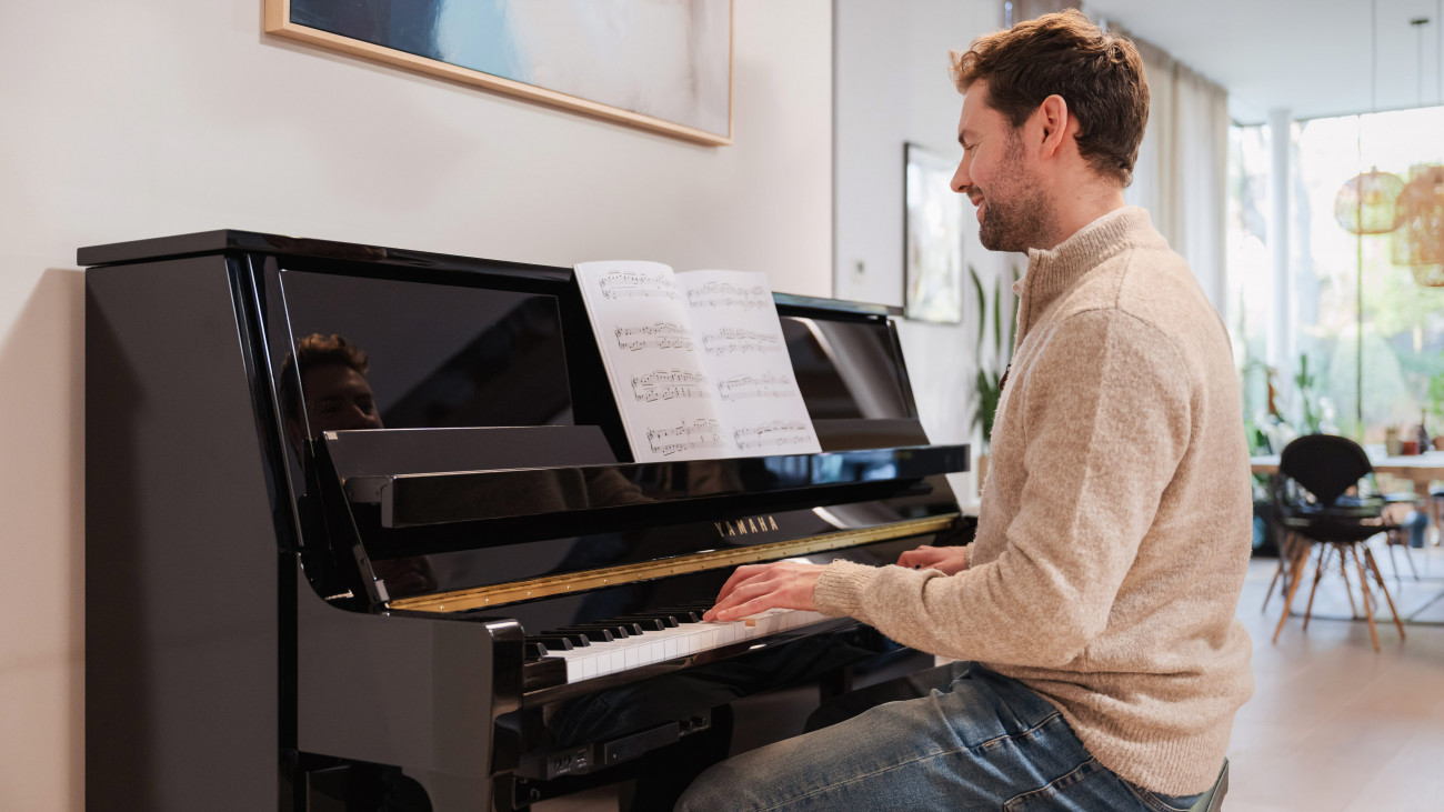 zoom Yamaha B20 schwarz poliert - Lifestyle